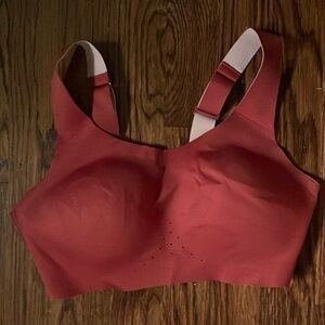 Brooks sports bra with padding. New, tried on but never worn. Adjustable 32c/d